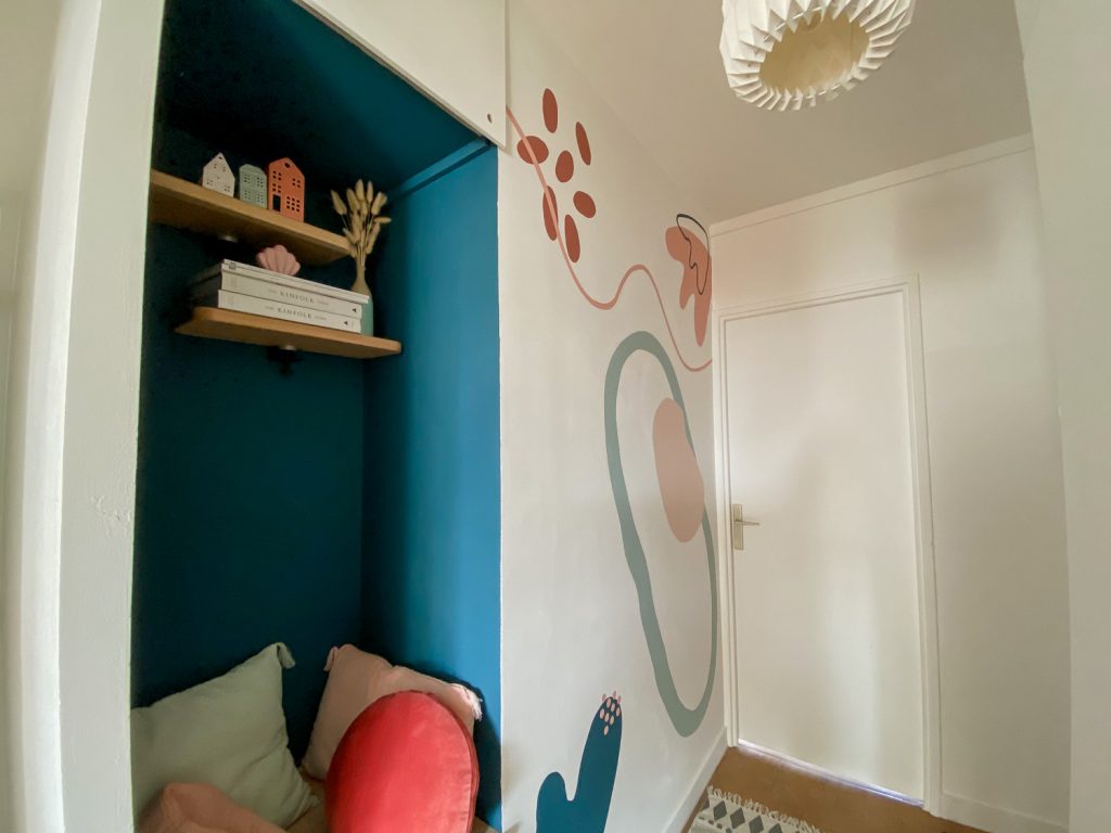 fresque-murale-entree-appartement-parisien